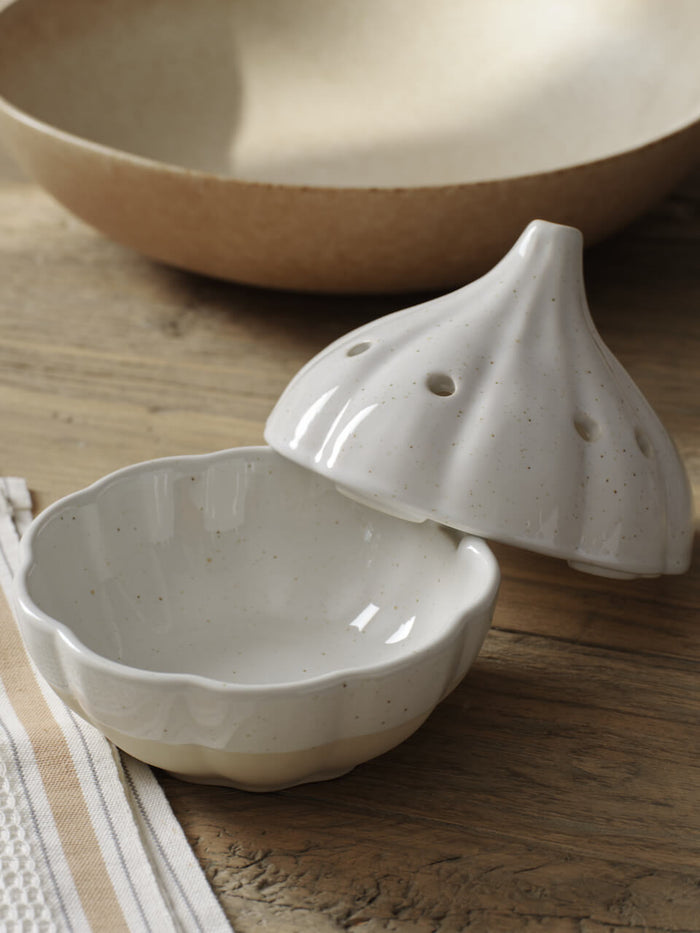 Fattoria Stoneware Garlic Pot