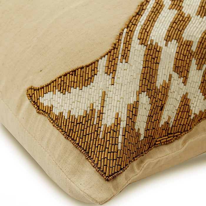 Giraffe Talk - Natural Beige Linen Throw Pillow Cover