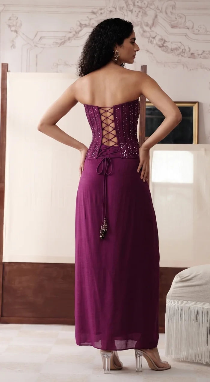 Elegant noir corset skirt ensemble