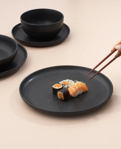 Mate Black 18-Piece Stoneware Dinnerware Set