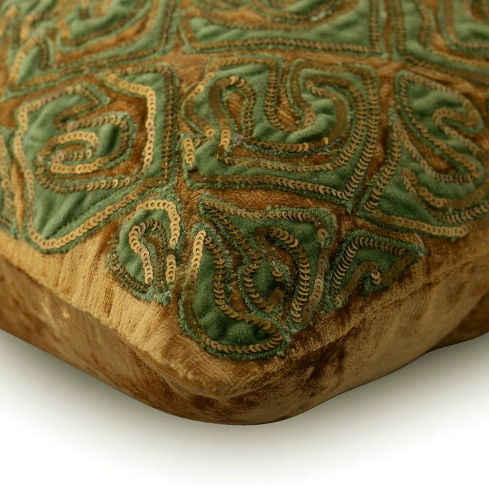 Maze Garden Velvet Throw Pillow Cover