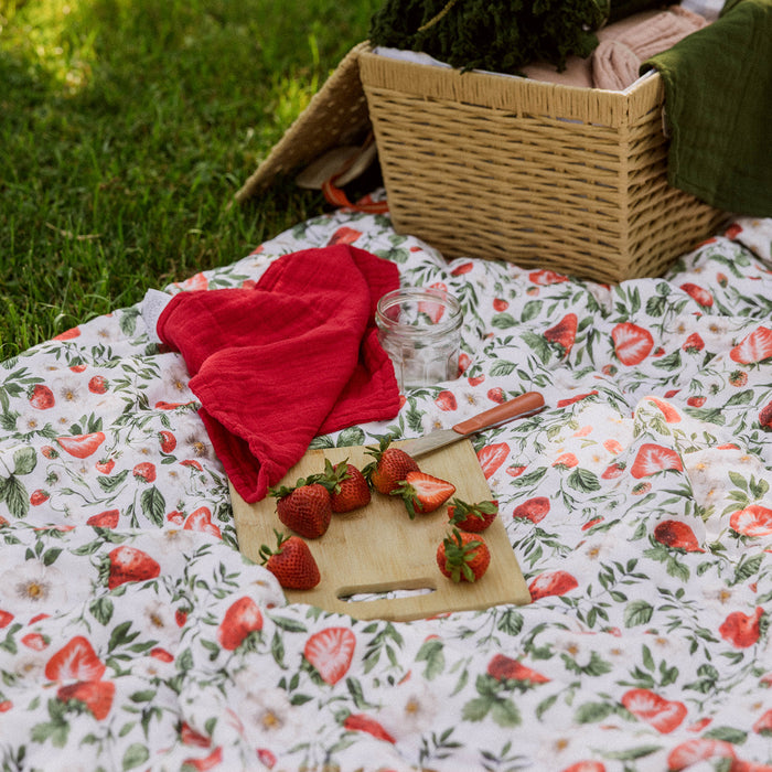 Oversized Breeze Throw – Strawberry Fields