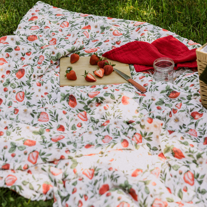PRE-ORDER: Oversized Breeze Throw – Strawberry Fields