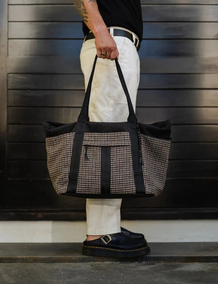 Simple | Jasper Houndstooth Weekender Bag | Charcoal/Tan - Suzie Anderson Home